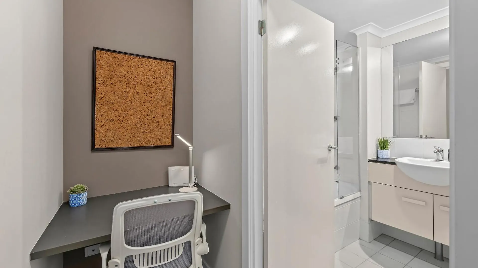 Spacious 2Br Close To Uq, Shops With 2Parking & Pool Brisbane