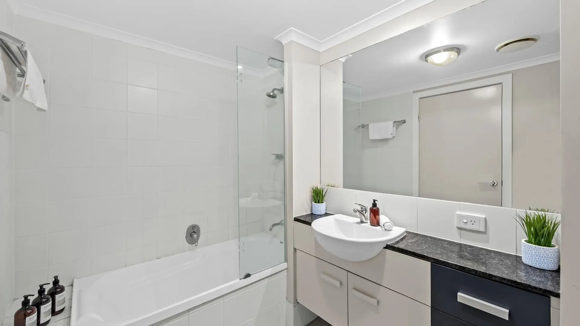 Spacious 2Br Close To Uq, Shops With 2Parking & Pool Brisbane